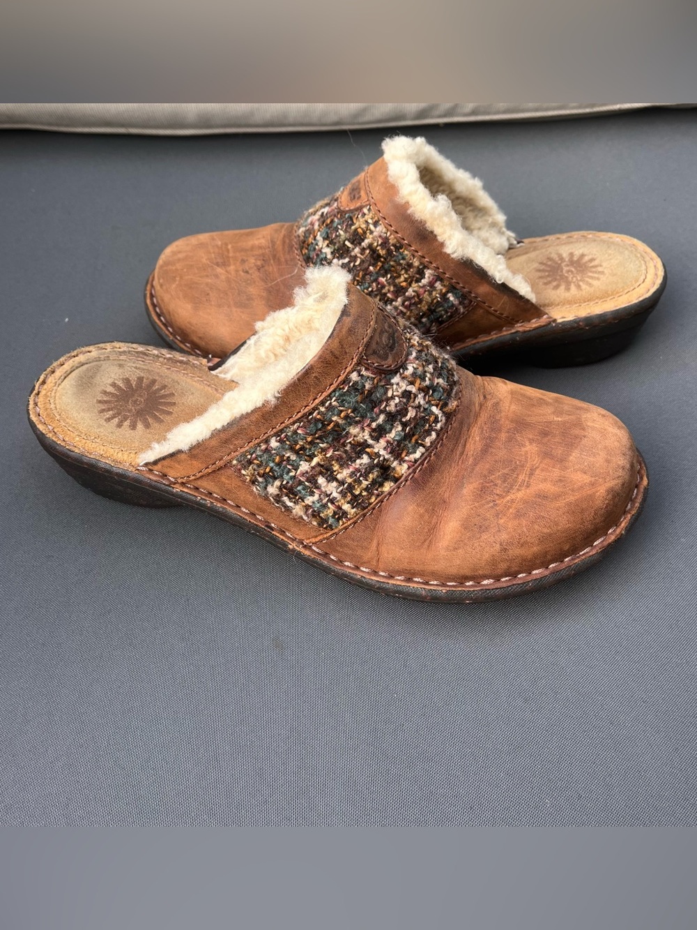 UGG Australia Vintage Tweed Panel
Leather Mules Clogs Brown size 8